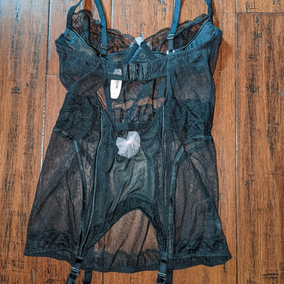 NWT Victoria's Secret Lingerie - Size 36C - Picture 2 of 3